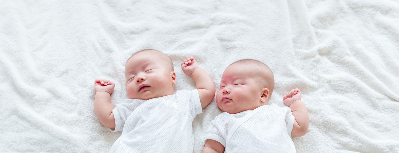 twin newborns