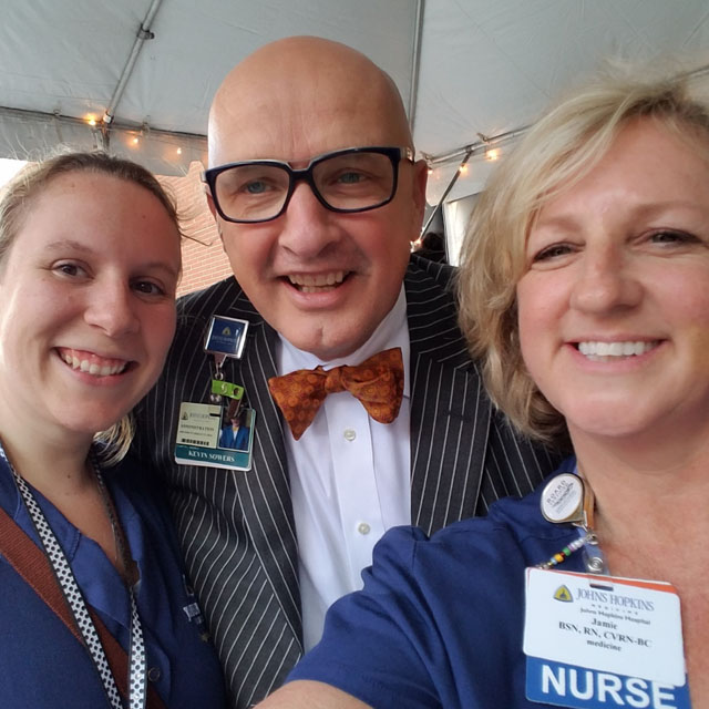 Kevin Sowers selfie with two nurses