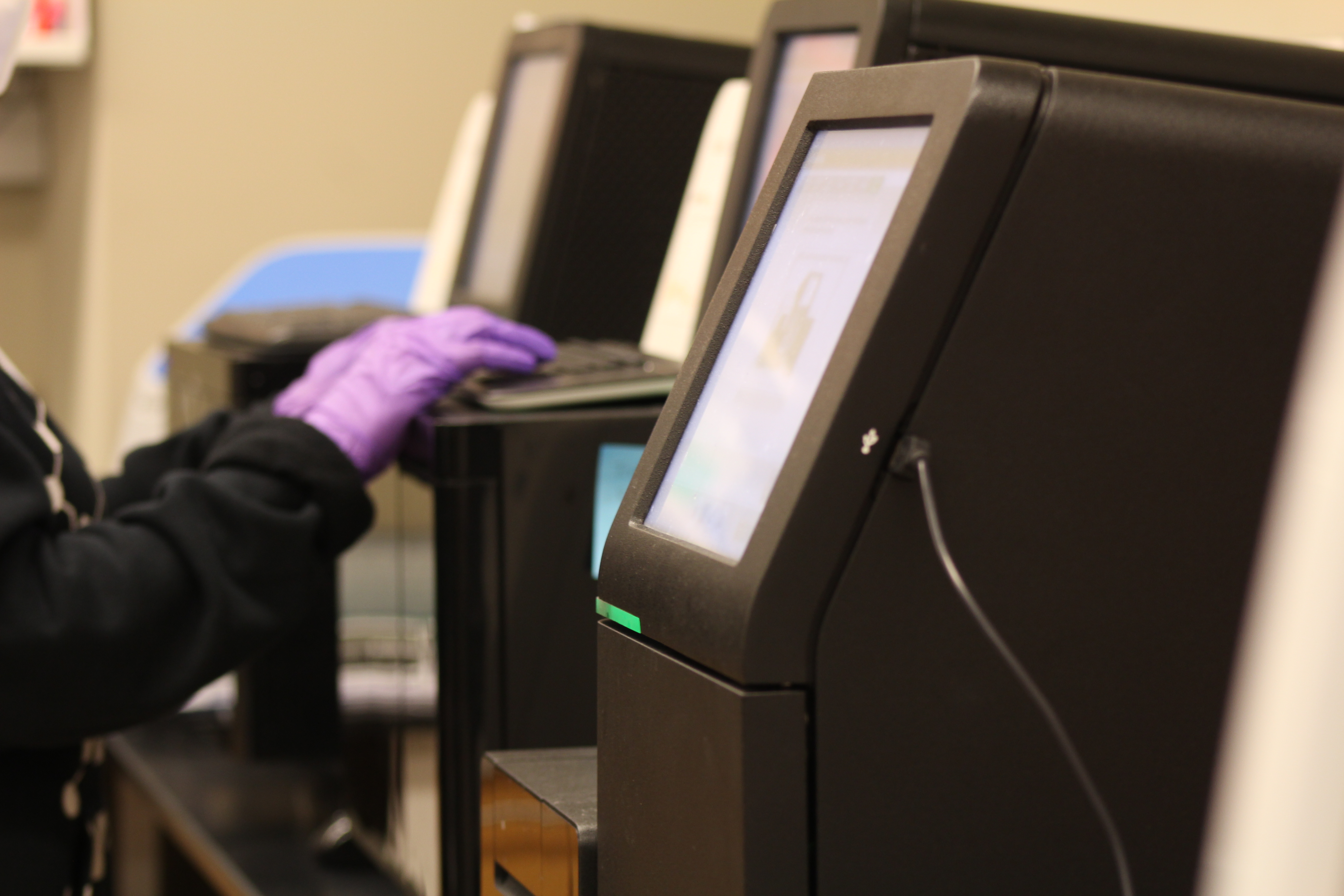 The Core provides access to many Illumina short read sequencers, including the NovaSeq 6000, NextSeq 500, MiSeq and iSeq, ensuring services can meet the needs of a wide variety of projects at the lowest cost.
