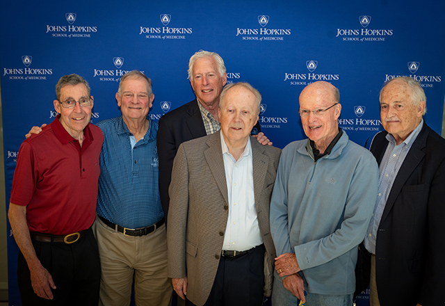 group of alumni posing