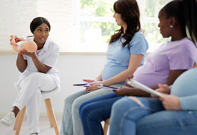 clinician speaks to moms to be in birth class