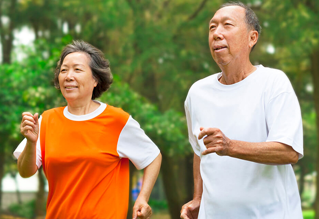 vascular medicine - couple running in park
