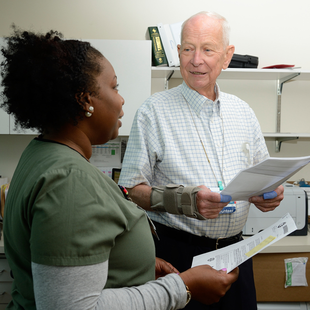 Volunteer Joe Sufczynski and a patient tech having a discussion