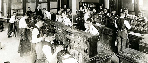 1910 chemistry lab photo