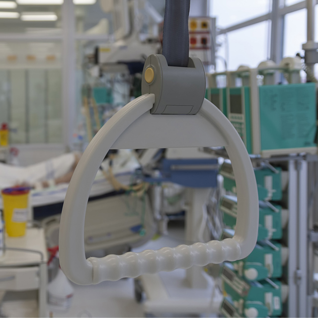 A photo shows a hospital room with rehabilitation equipment. 