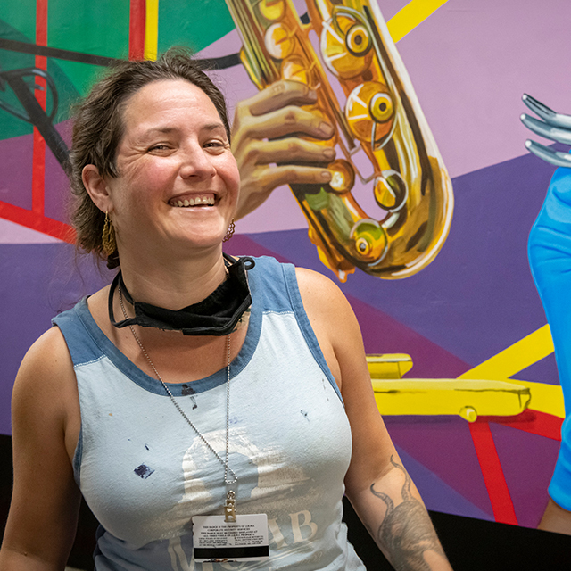 A photograph shows the new mural celebrating the employees who ensure that linens, patient meals, surgical instruments and other supplies reach departments in a timely manner, via the “towline.” 
