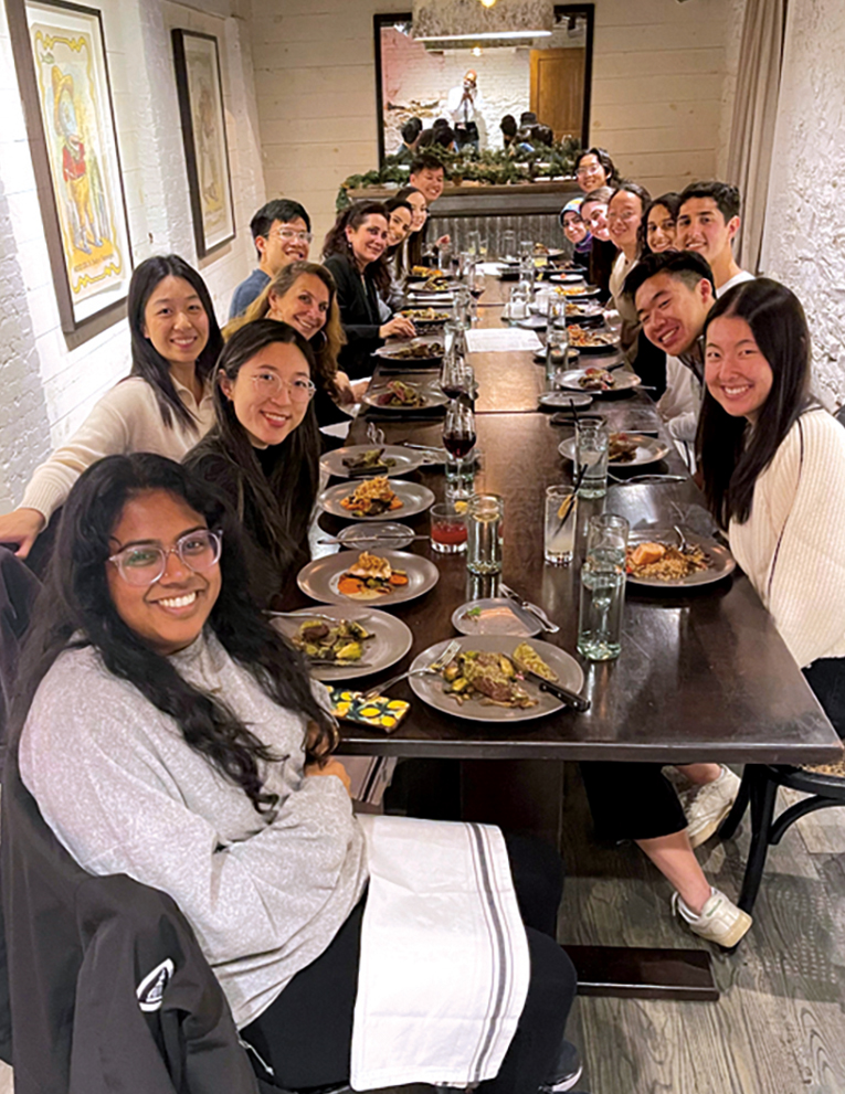 Michele Shermak ’92 and Diane Orlinsky ’93 hosted a Dine with a Doc at Johnny’s in Roland Park, where they shared their career insights with students.