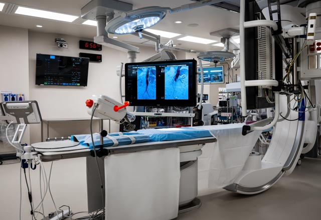 Johns Hopkins operating room with fiber optical vessel navigation technology