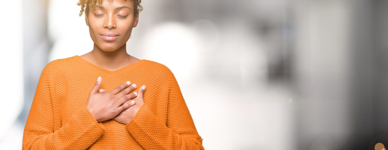 heart disease women - woman holding chest