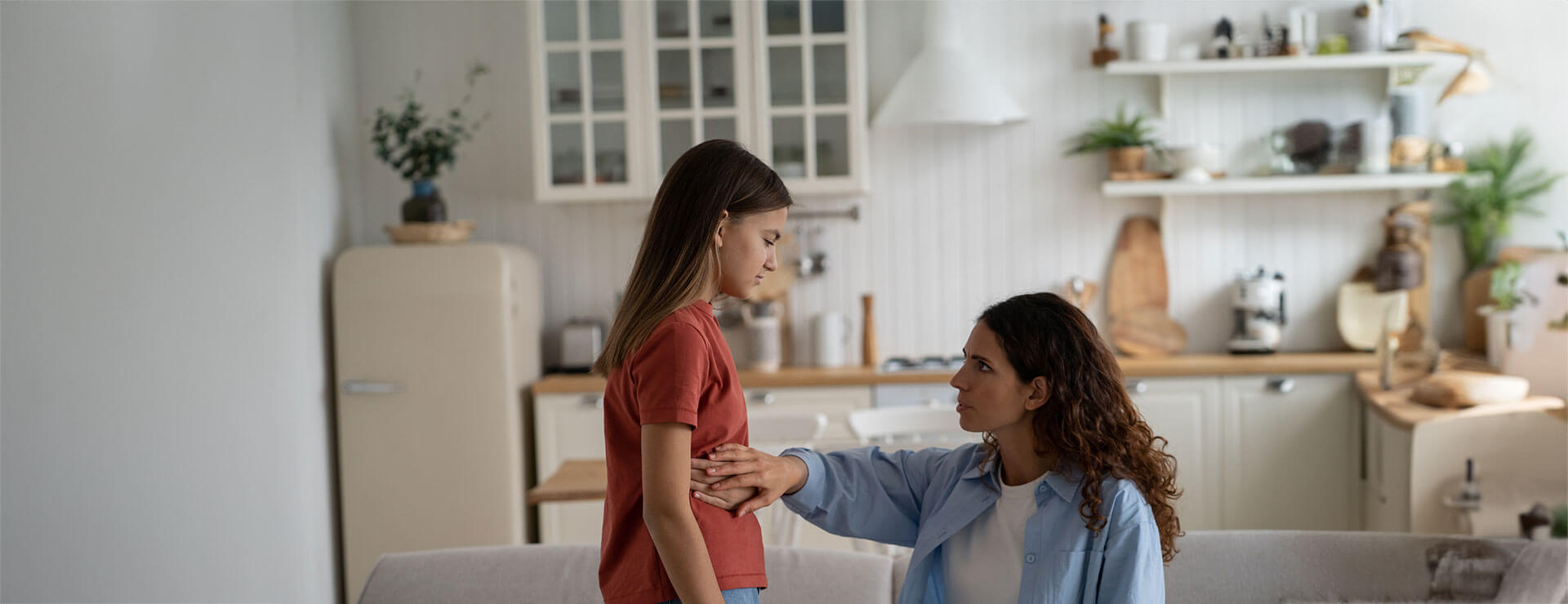 a teen talks to her mom about ovarian cysts