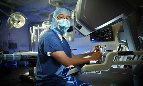 pancreatic cancer prognosis - Dr. He performing robotic surgery