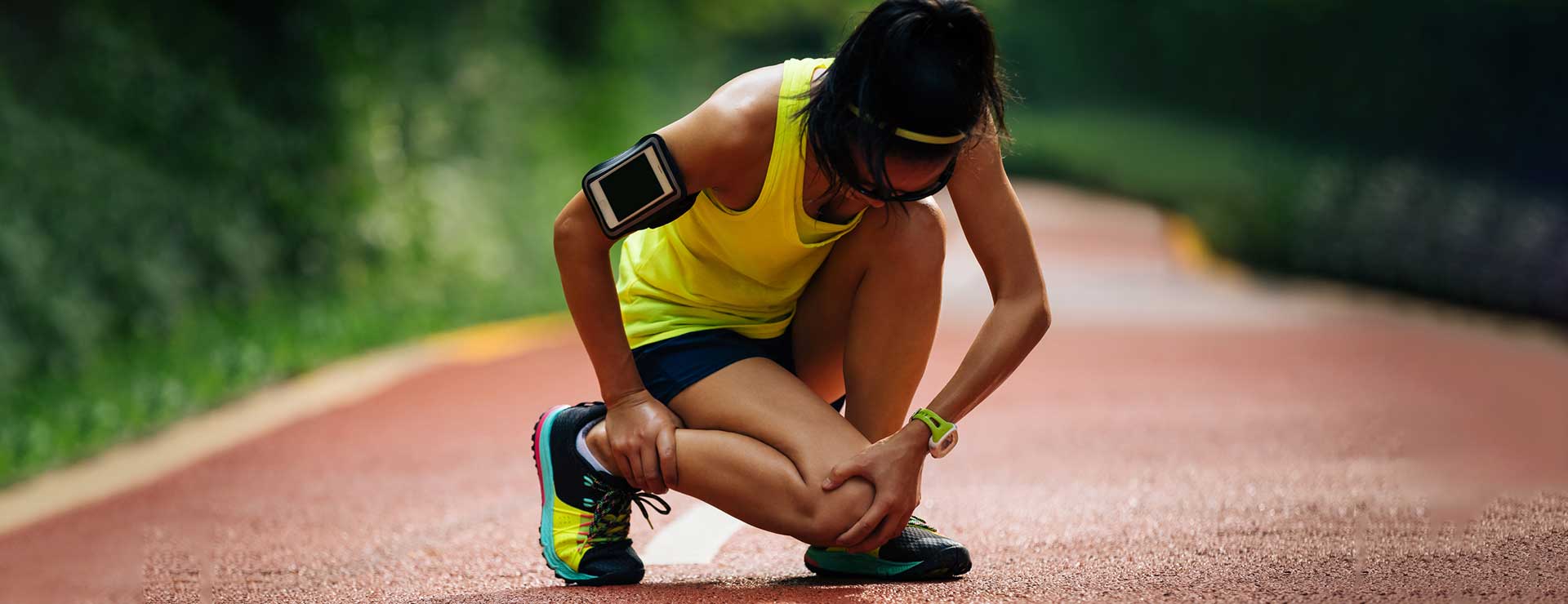 ACL injuries in female athletes - YouTube