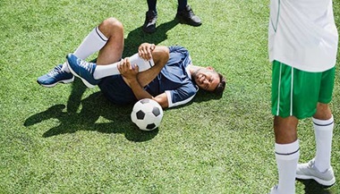 Soccer player with injured knee