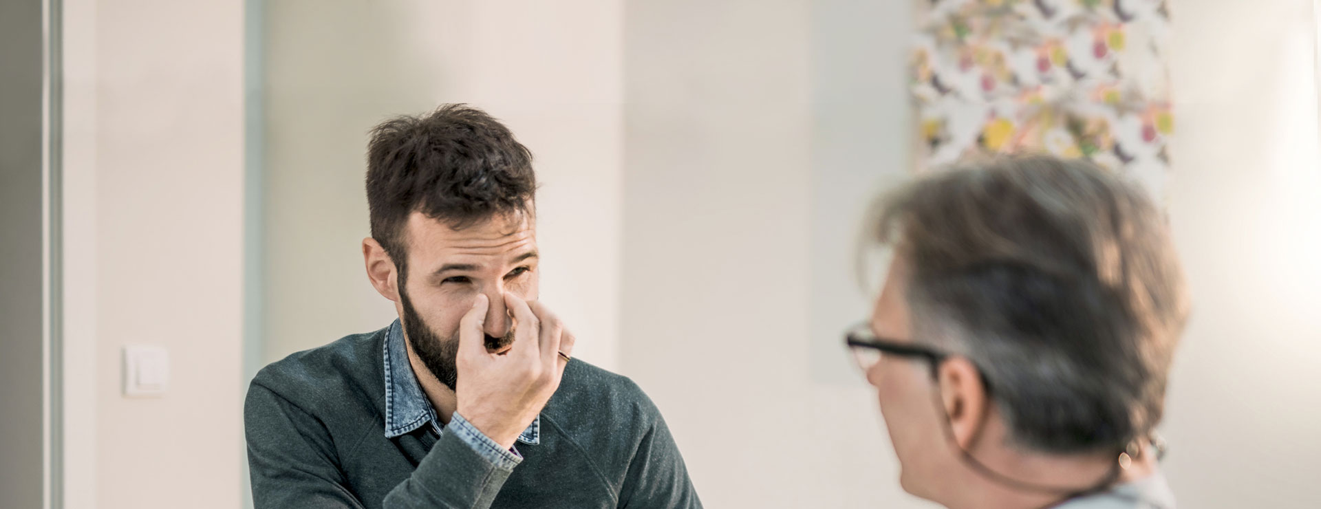 Patient describing sinus pain