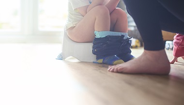 a toddler toilet training with parent
