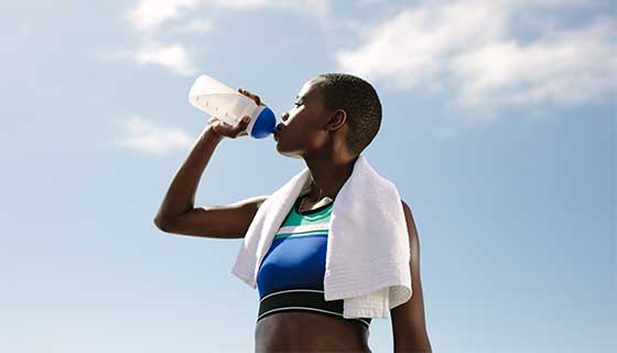 Sports and Hydration for Athletes: Q&A with a Dietitian
