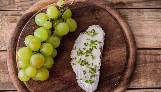cream cheese on rye with grapes