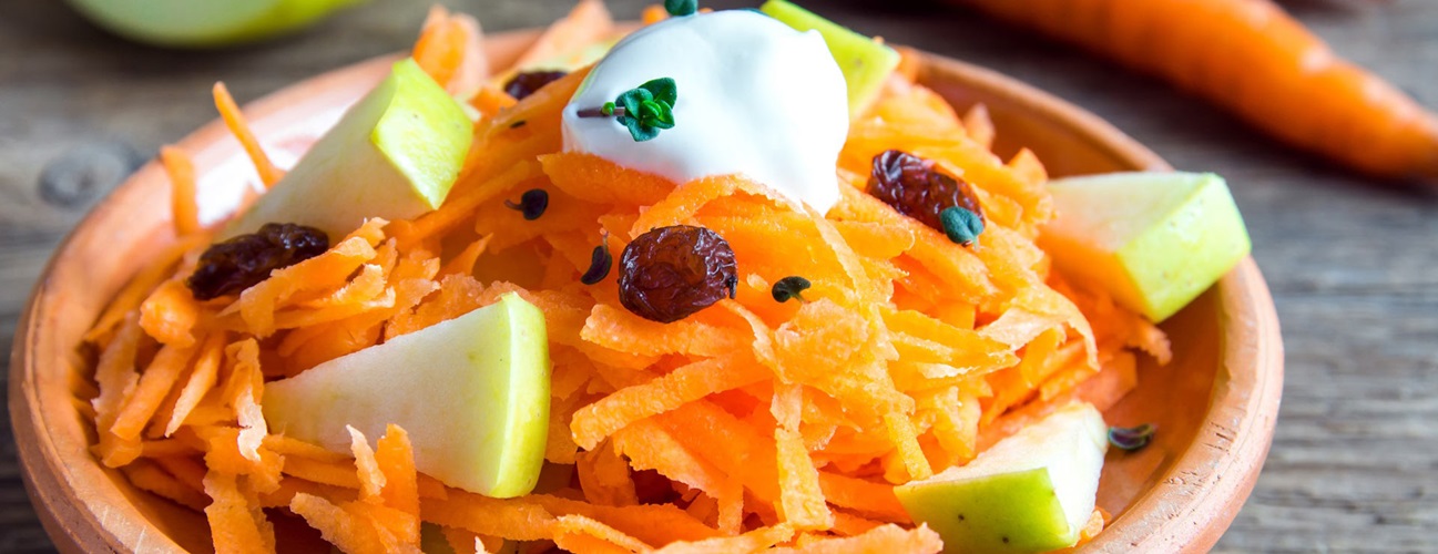 Healthy carrot salad with apple and raisins