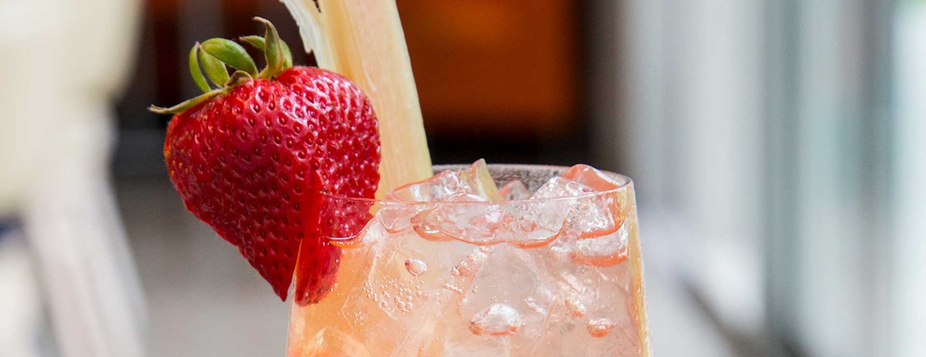 strawberry spritzer in glass