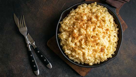 A large skillet of macaroni and cheese.