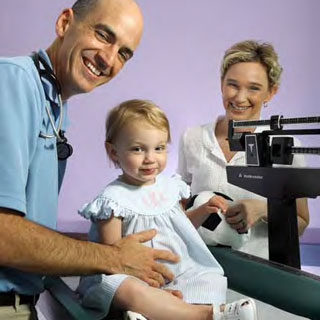 Falls Church, Va., pediatrician Eduardo Fox with his young biliary atresia patient Sydney Moss and her mom, Lindsay.