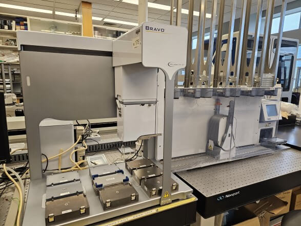 Flexible liquid handling systems in a laboratory