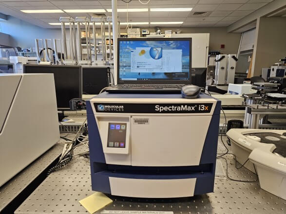 Fast kinetic plate reader in a laboratory
