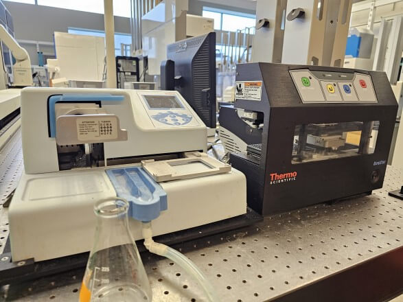 Reagent dispenser and plate washer in a laboratory