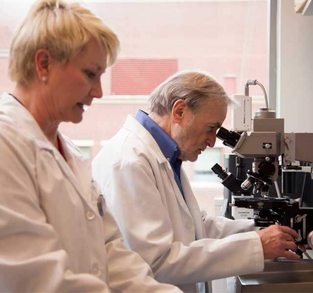 Cynthia Zahnow and Stephen Baylin in the lab