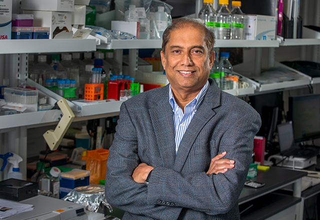Photo of Dr. Perera in the lab 