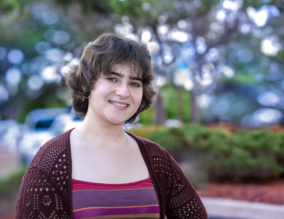 Read Leah’s story of her Hodgkin lymphoma diagnosis and treatment with chemotherapy and immunotherapy at Johns Hopkins All Children’s Hospital.