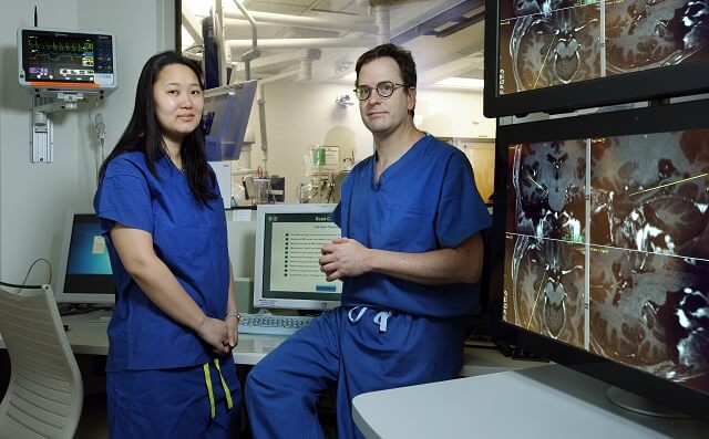 Drs. Kang and Anderson in a lab