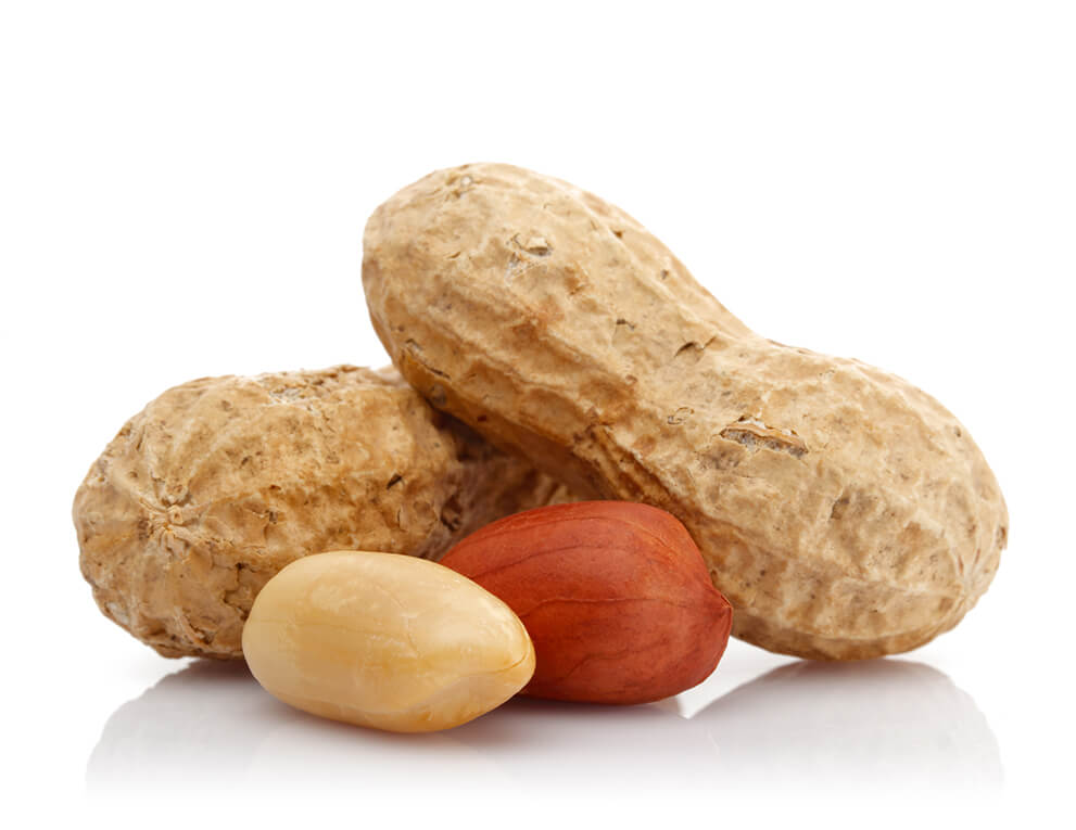 Shelled and unshelled peanuts