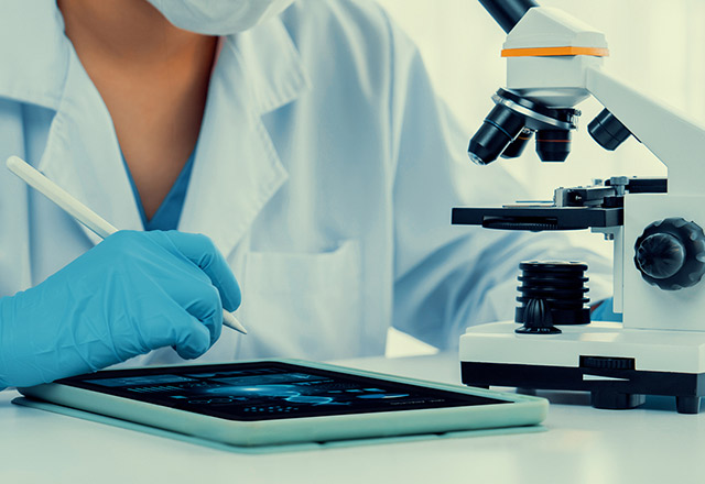 doctor in labcoat doing rheumatology research