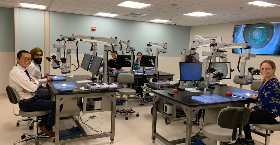 Wilmer residents performing research training 