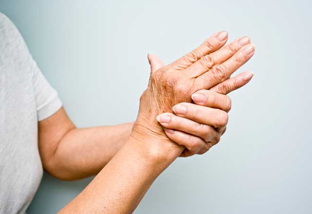 woman with arthritis in her hand