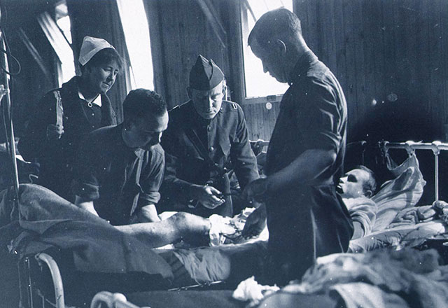 Johns Hopkins doctors treating soldiers in France during WWI